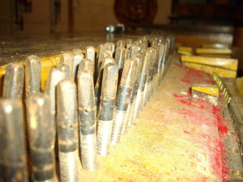 Photo de réparation d'un piano Erard