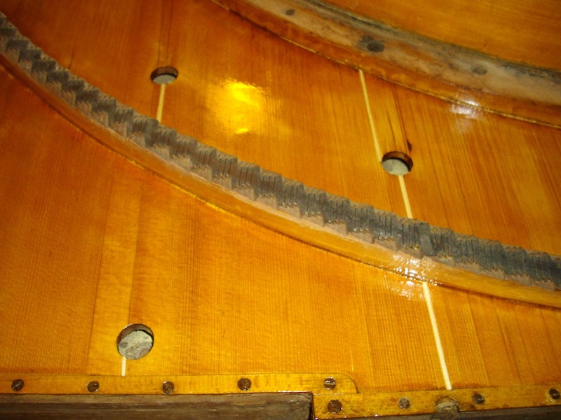 Photo de réparation d'un piano Erard